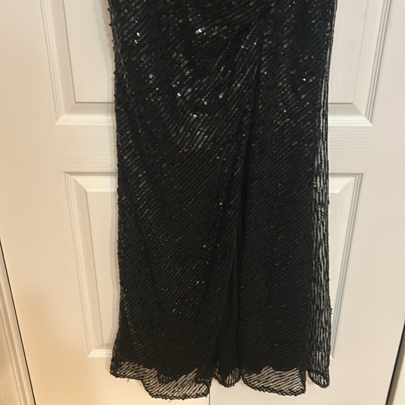 Black sequin and feathers gown - Picture 4 of 6